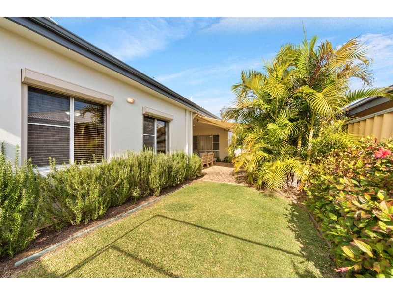 2/133 Lockhart Street, Como WA 6152