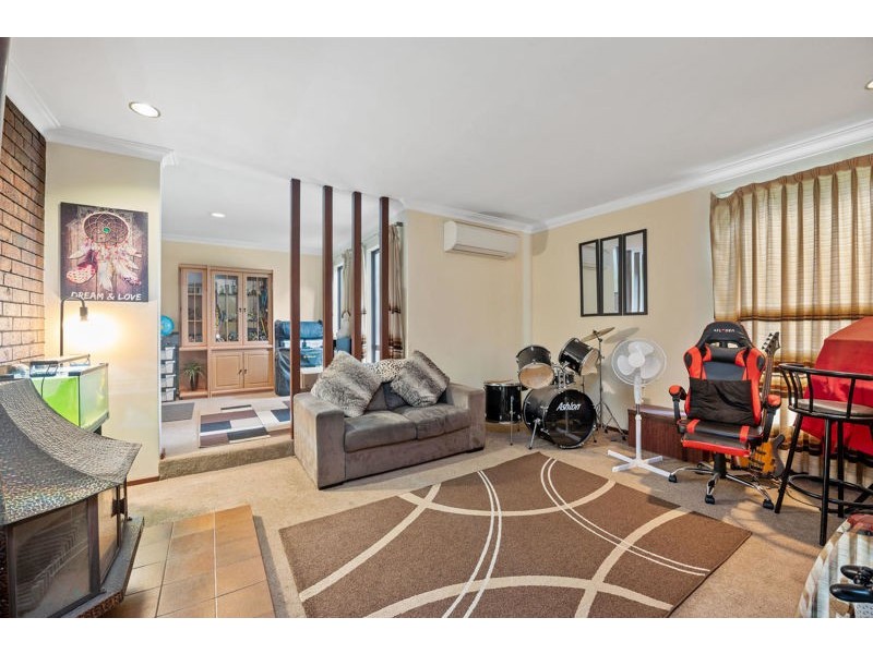 15 Benzie Way, Parkwood WA 6147