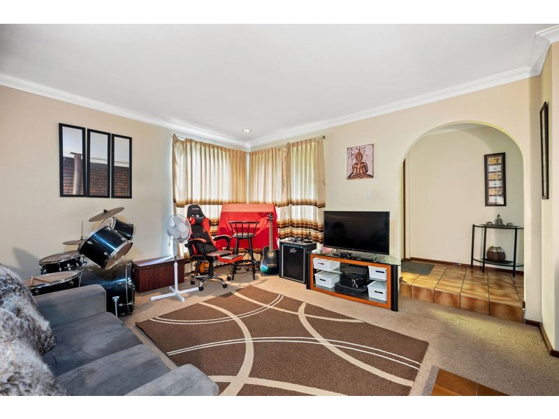 15 Benzie Way, Parkwood WA 6147