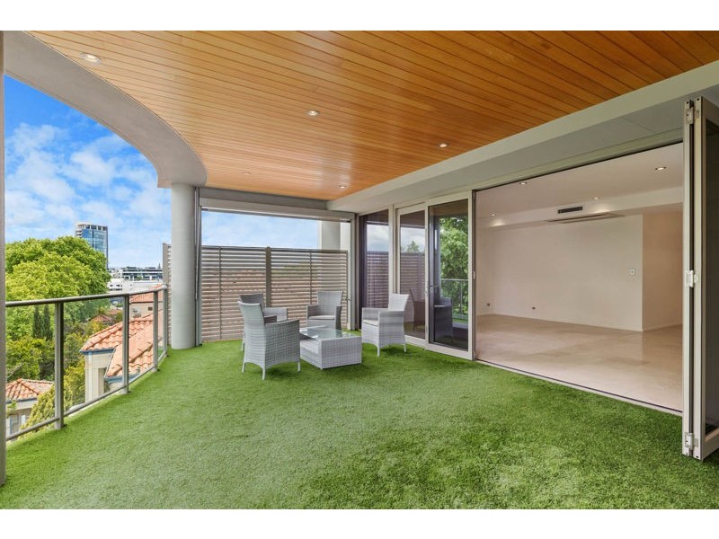 5/13 Tweeddale Road, Applecross WA 6153