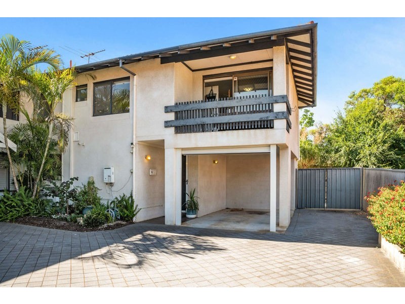 4/4 Lawrence Street, Como WA 6152