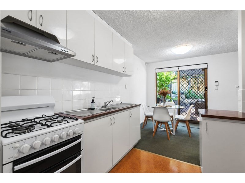 4/4 Lawrence Street, Como WA 6152