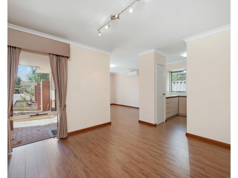 4/15 Pitt Street, St James WA 6102