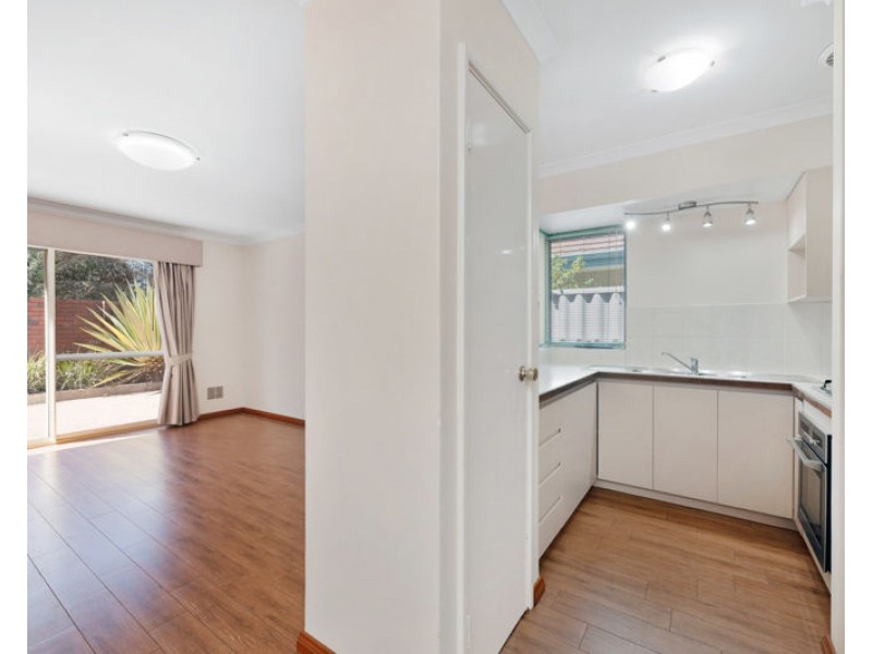 4/15 Pitt Street, St James WA 6102