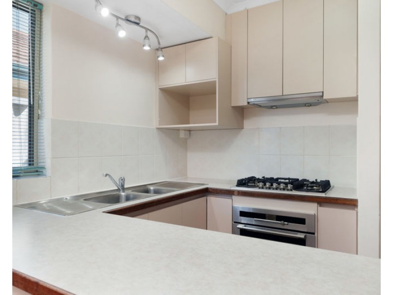 4/15 Pitt Street, St James WA 6102