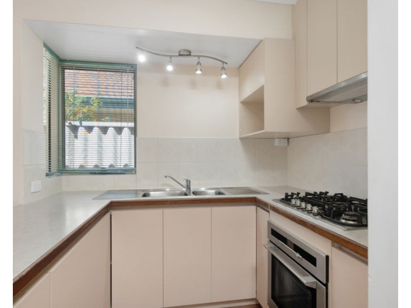 4/15 Pitt Street, St James WA 6102