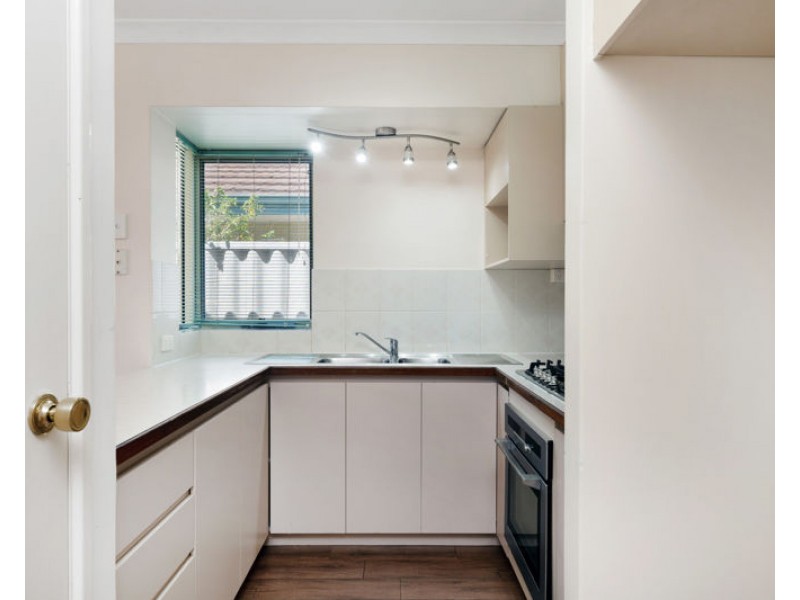 4/15 Pitt Street, St James WA 6102