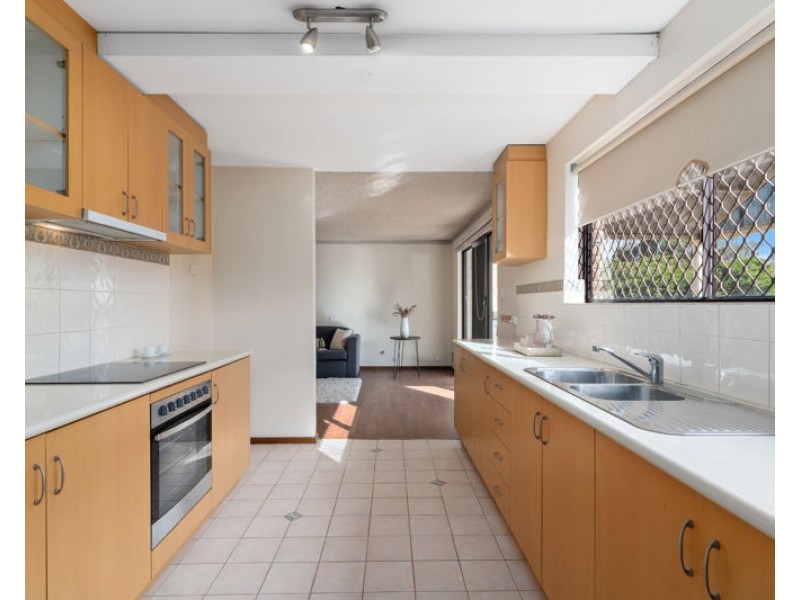 2/242 Coode Street, Como WA 6152
