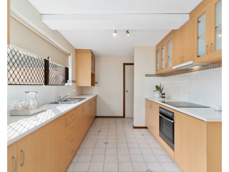 2/242 Coode Street, Como WA 6152