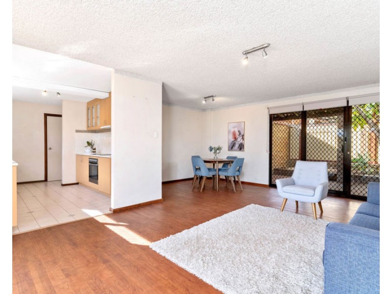 2/242 Coode Street, Como WA 6152