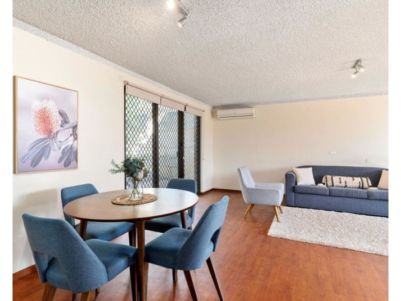 2/242 Coode Street, Como WA 6152