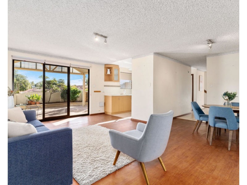 2/242 Coode Street, Como WA 6152