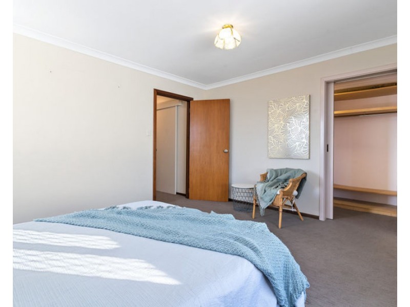 2/242 Coode Street, Como WA 6152