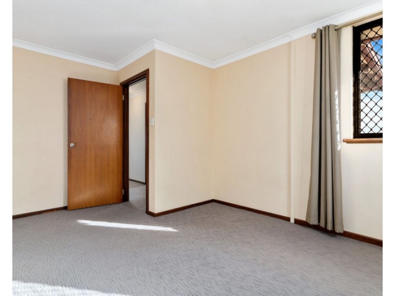2/242 Coode Street, Como WA 6152