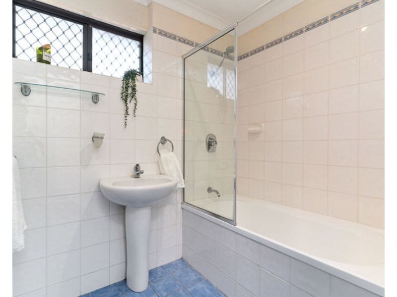2/242 Coode Street, Como WA 6152