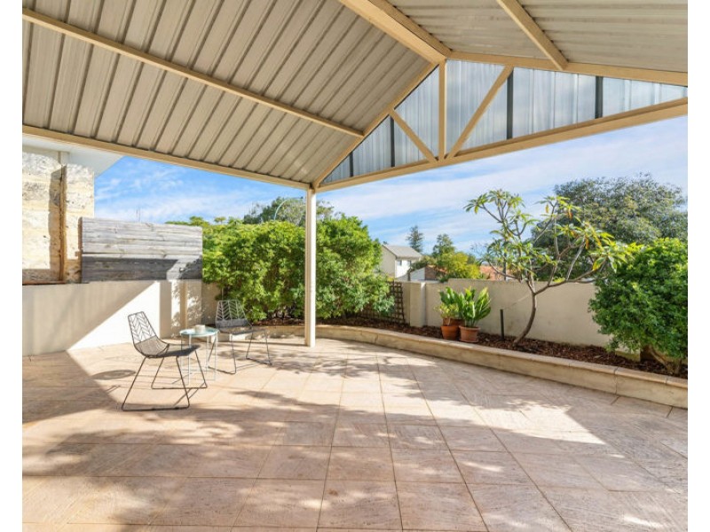 2/242 Coode Street, Como WA 6152