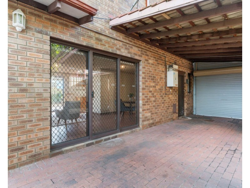 2/242 Coode Street, Como WA 6152