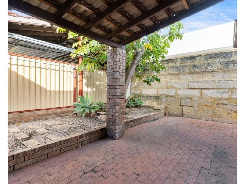 2/242 Coode Street, Como WA 6152