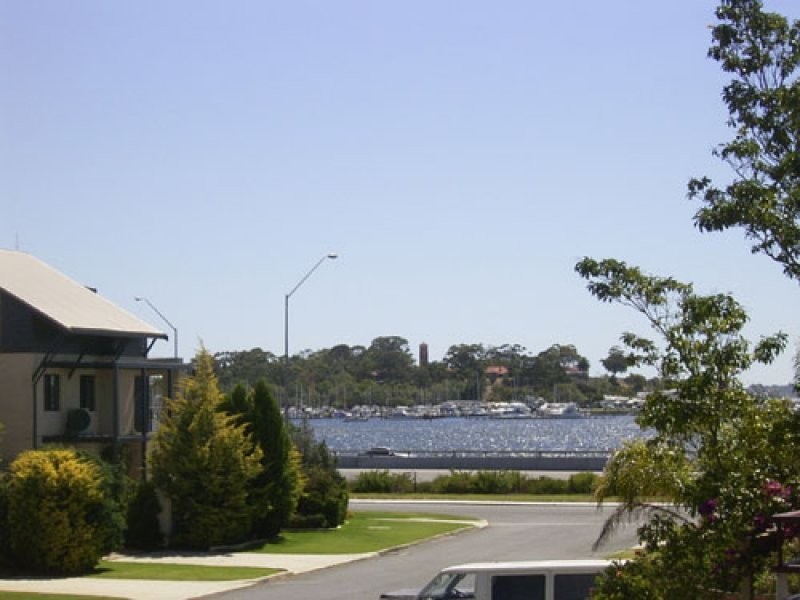 3/4 Saunders Street, Como WA 6152