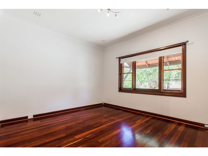 54 Hillview Terrace, St James WA 6102