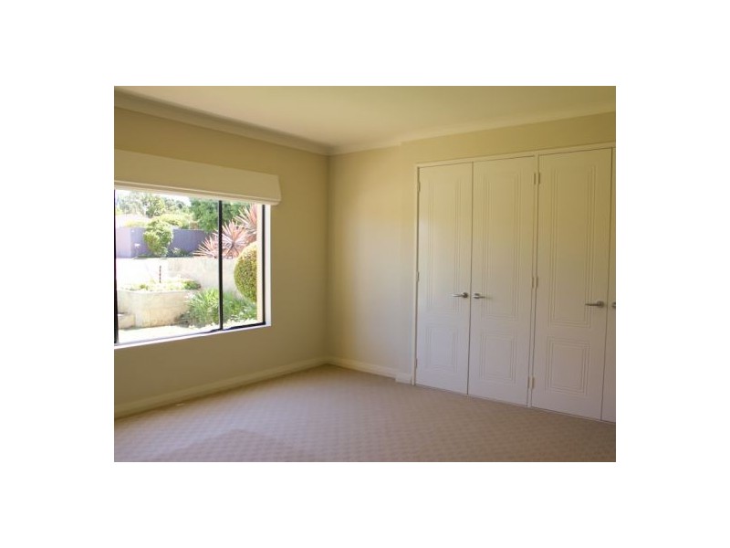 35 Edgewater Road, Salter Point WA 6152