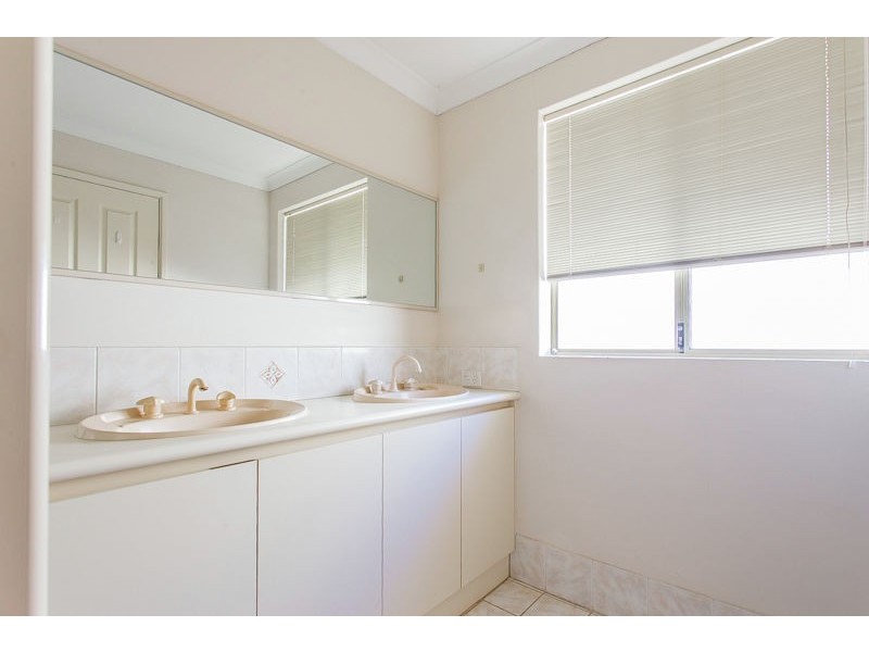 2/68 Edgecumbe Street, Como WA 6152