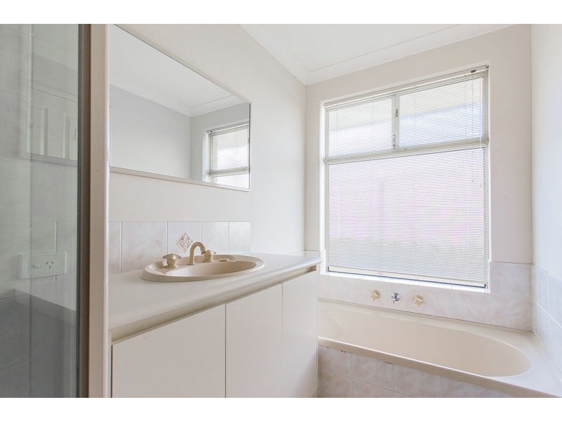 2/68 Edgecumbe Street, Como WA 6152