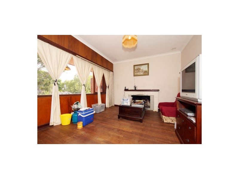 11 Rogerson Road, Mount Pleasant WA 6153