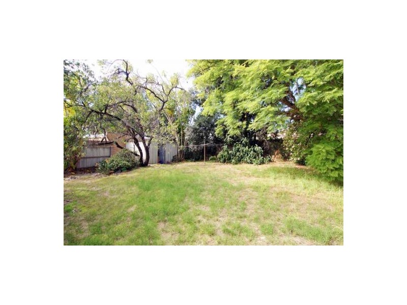 11 Rogerson Road, Mount Pleasant WA 6153