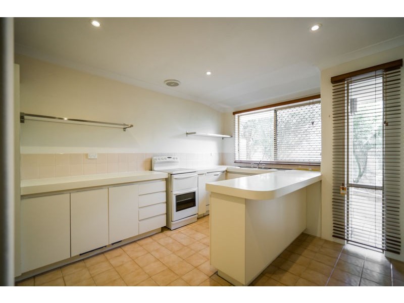 4/140 Gwenyfred Road, Kensington WA 6151