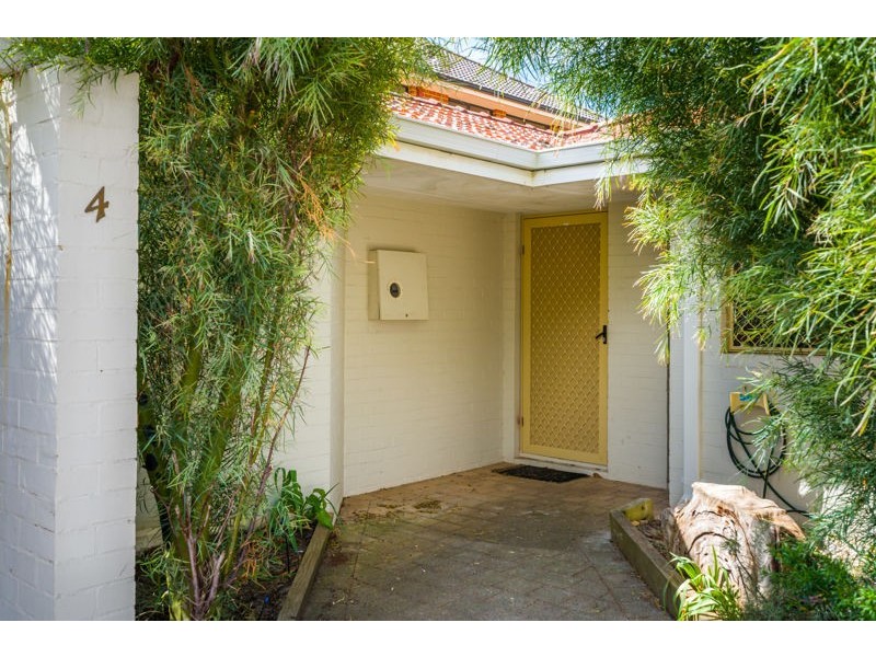 4/140 Gwenyfred Road, Kensington WA 6151