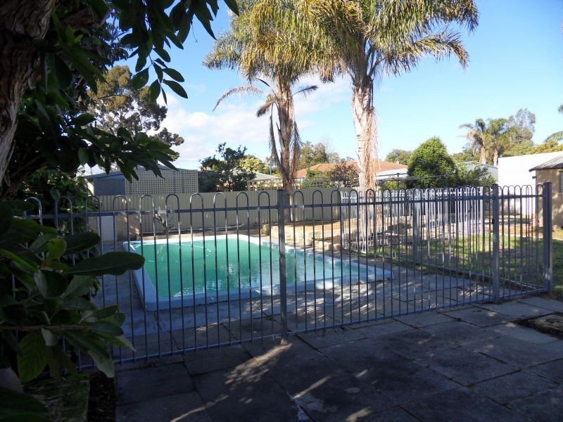 39 Hughenden Drive, Thornlie WA 6108