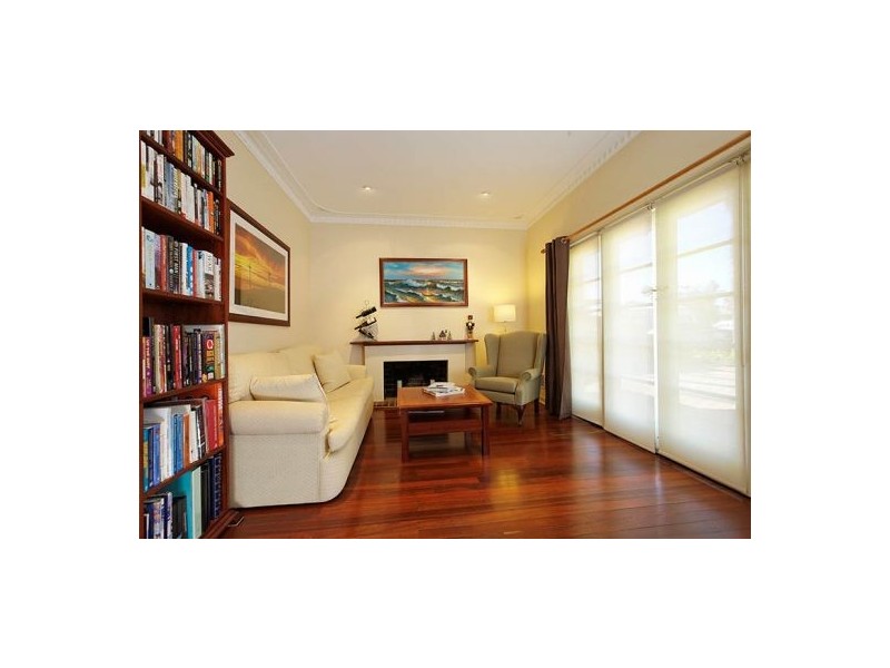 12 Davilak Crescent, Manning WA 6152