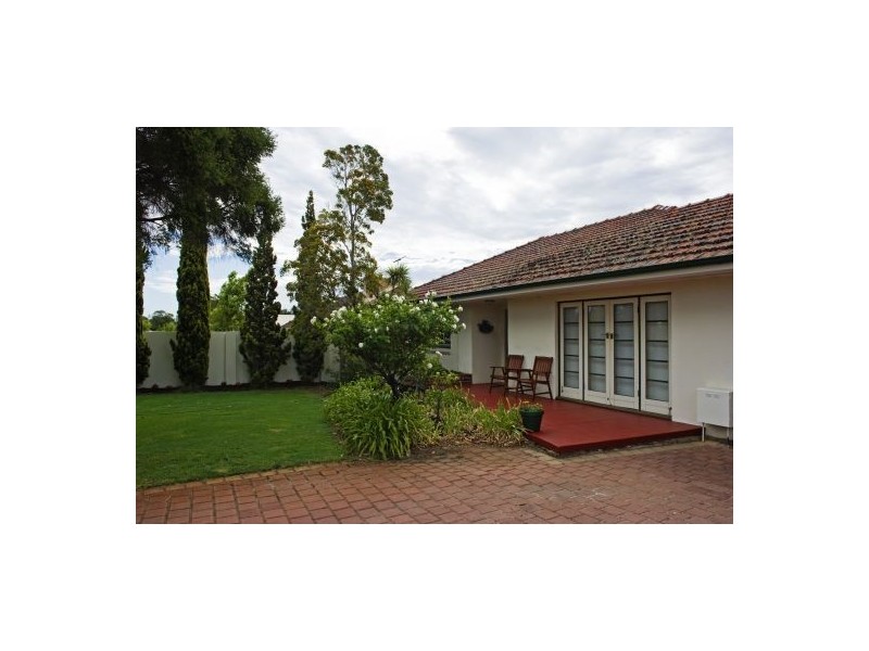 12 Davilak Crescent, Manning WA 6152