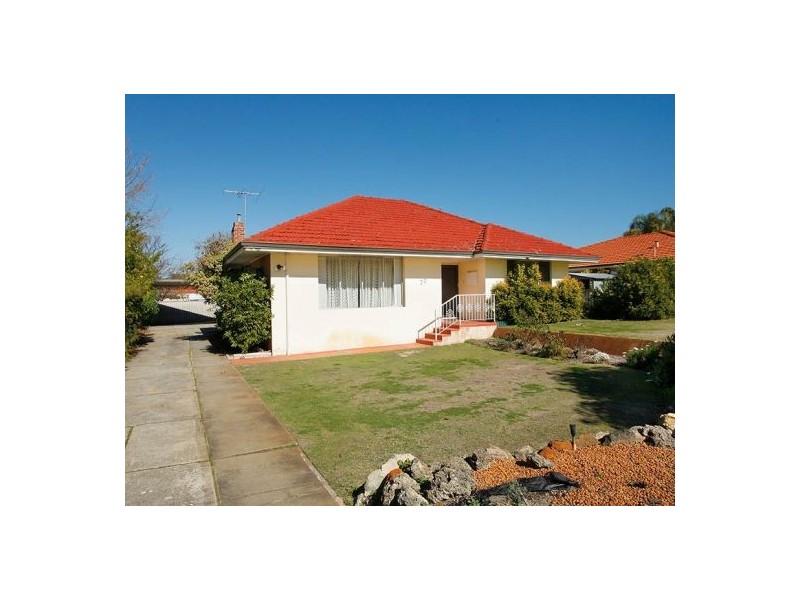 73 Henley Street, Manning WA 6152