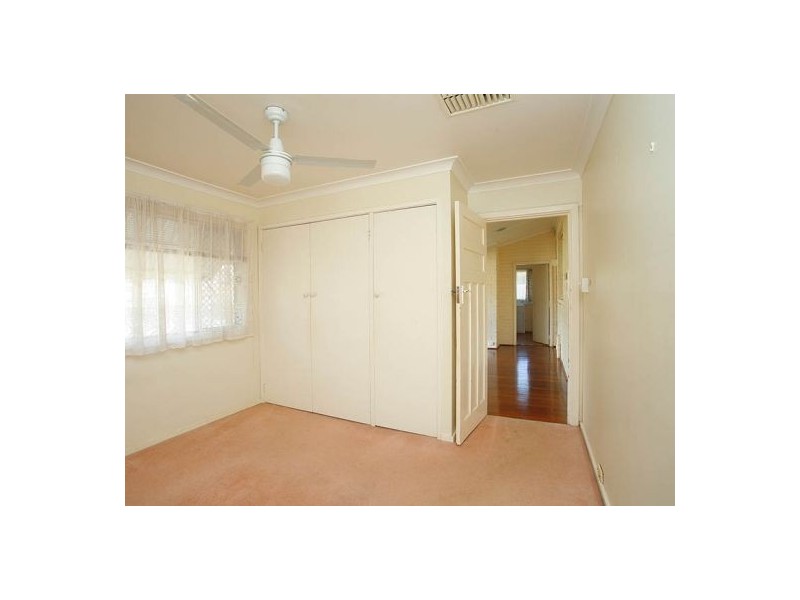 73 Henley Street, Manning WA 6152