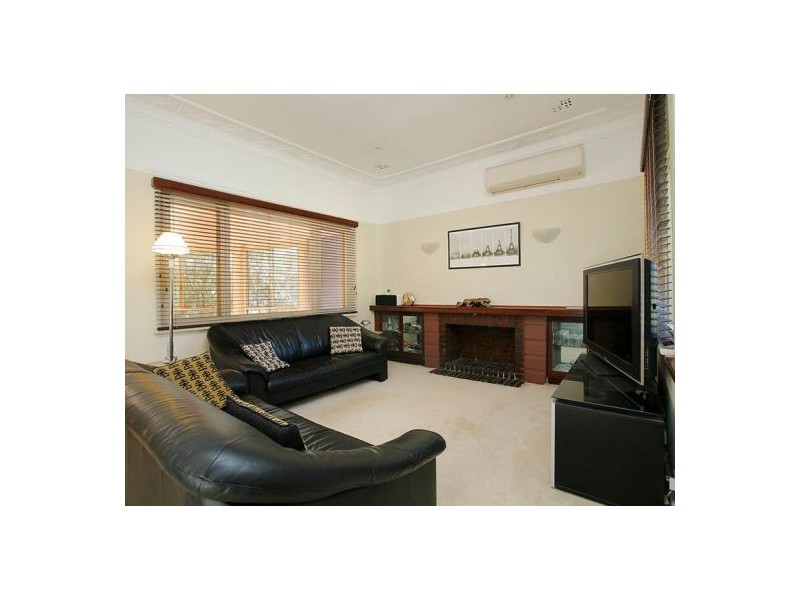 1 Lansdowne Road, Kensington WA 6151