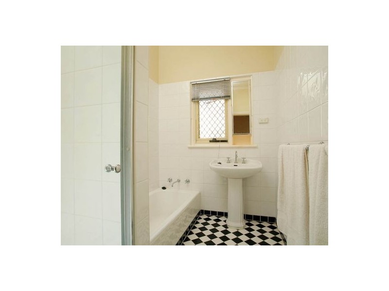 1 Lansdowne Road, Kensington WA 6151