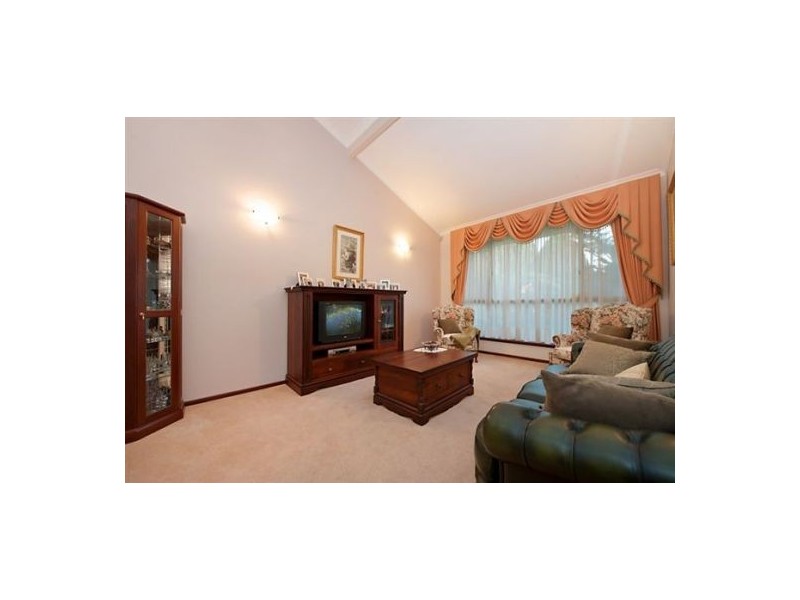 15 Smith Crescent, High Wycombe WA 6057