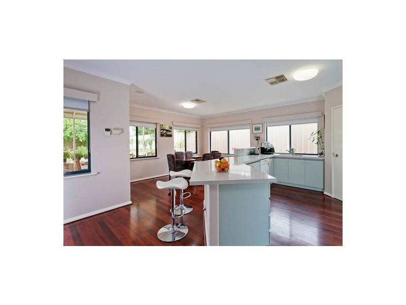 16 Bickley Crs, Manning WA 6152