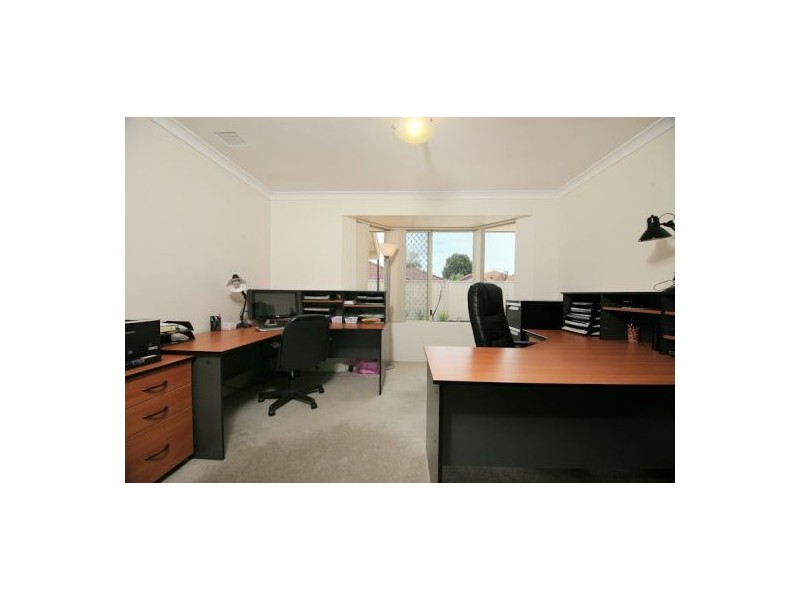 68B Cloister Ave, Manning WA 6152