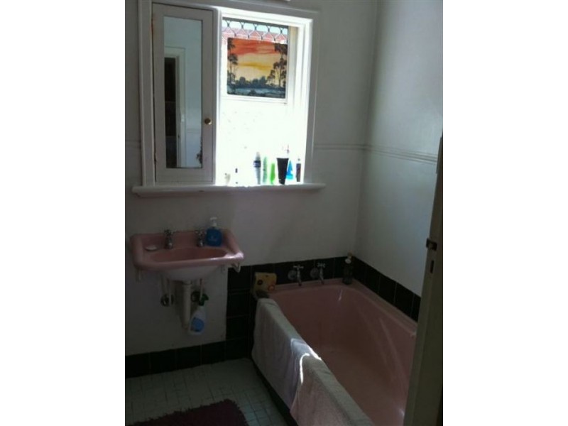 5 York Avenue, Bentley WA 6102