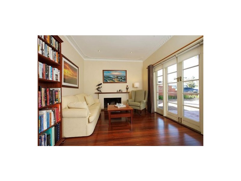 12 Davilak Crescent, Manning WA 6152