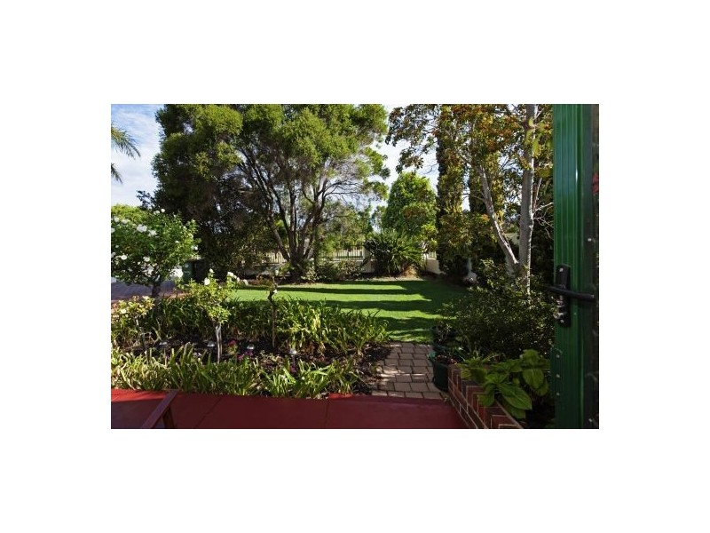 12 Davilak Crescent, Manning WA 6152