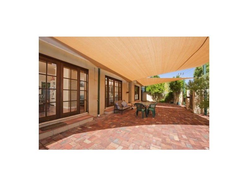 2 Monash Ave, Como WA 6152