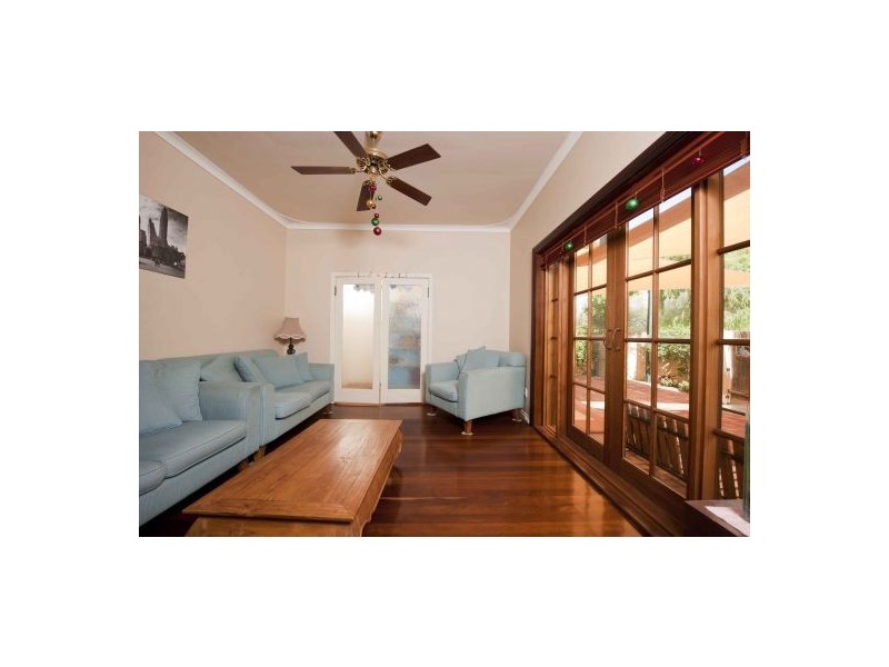 2 Monash Ave, Como WA 6152