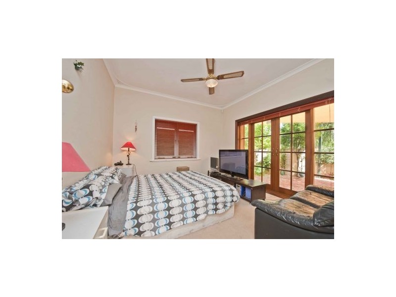 2 Monash Ave, Como WA 6152