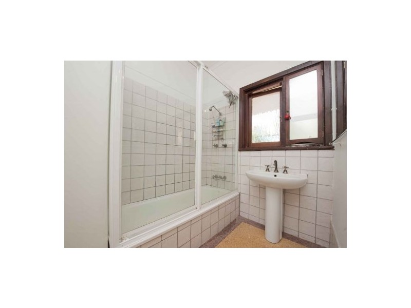 2 Monash Ave, Como WA 6152