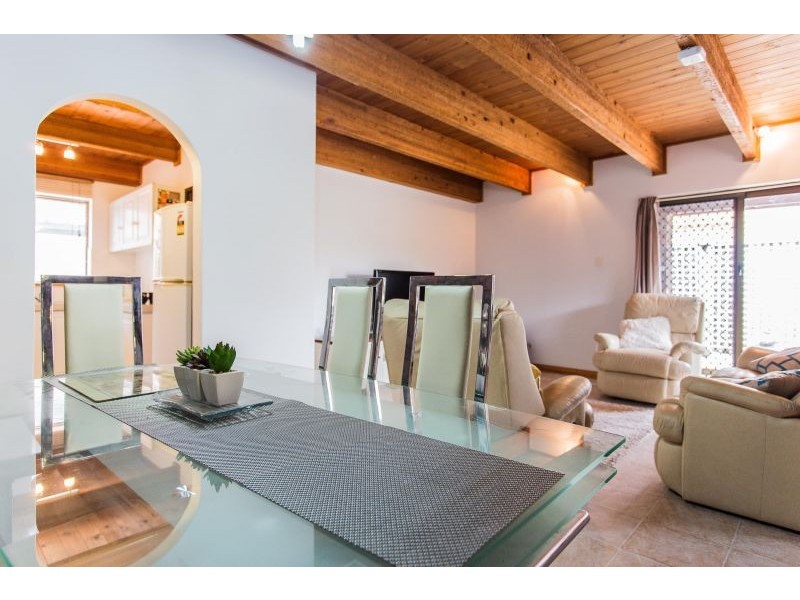 4/34 Henley St, Como WA 6152