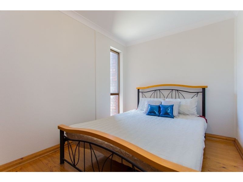 4/34 Henley St, Como WA 6152